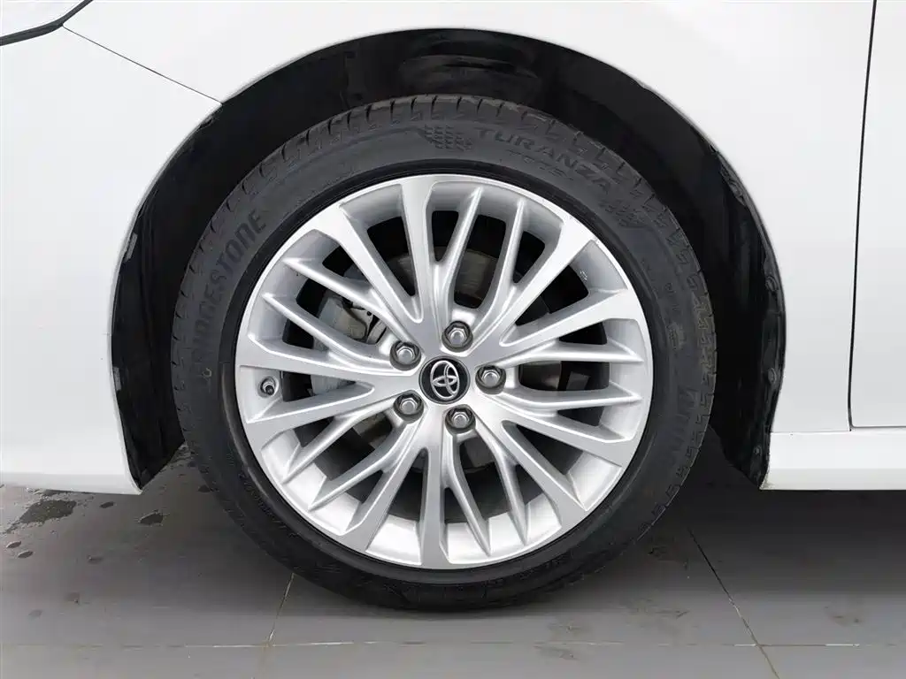 Toyota Camry 2020 — фото 17