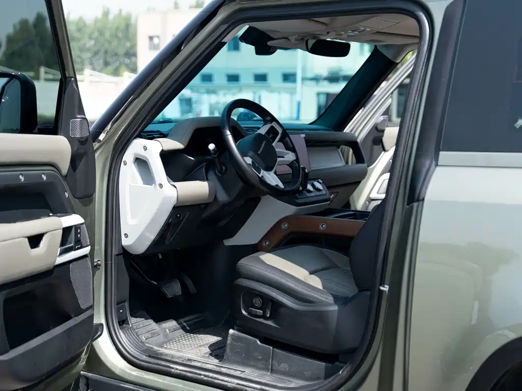Land Rover Defender 2021 — фото 12