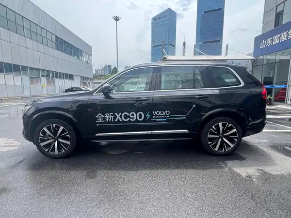 Volvo XC90 Plug-In Hybrid 2025