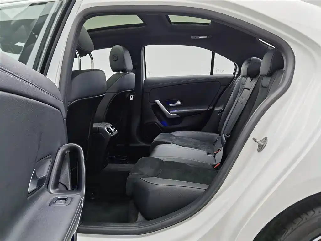 Mercedes-Benz A-Class 2022 — фото 15