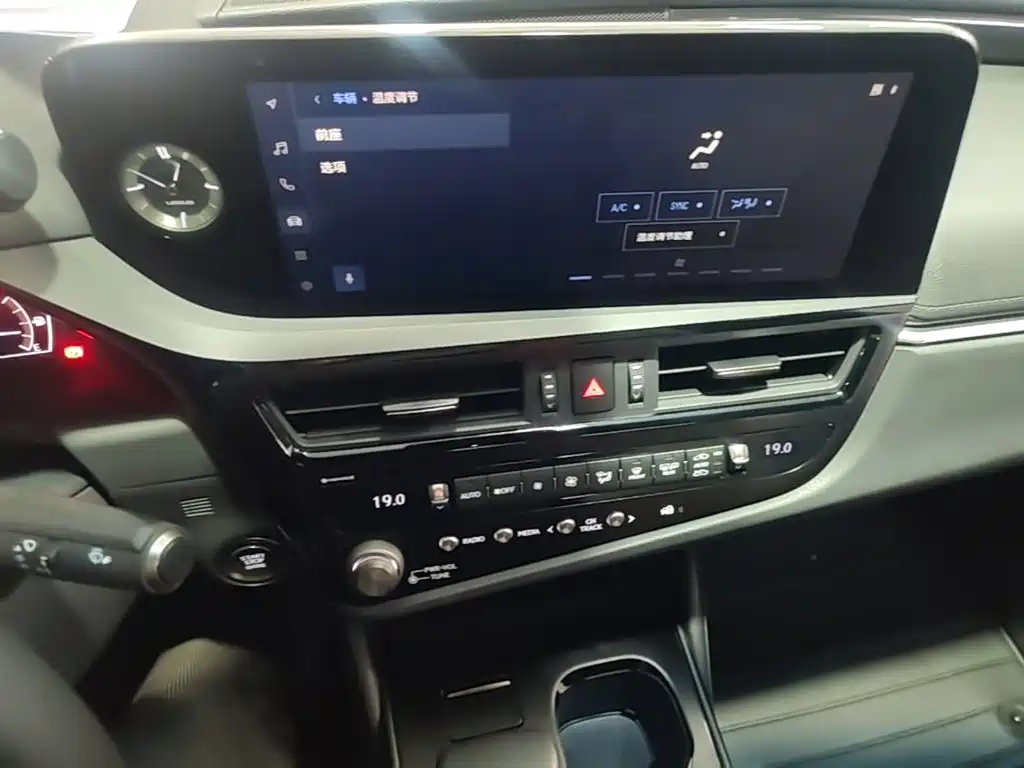 Lexus ES 2023 — фото 13