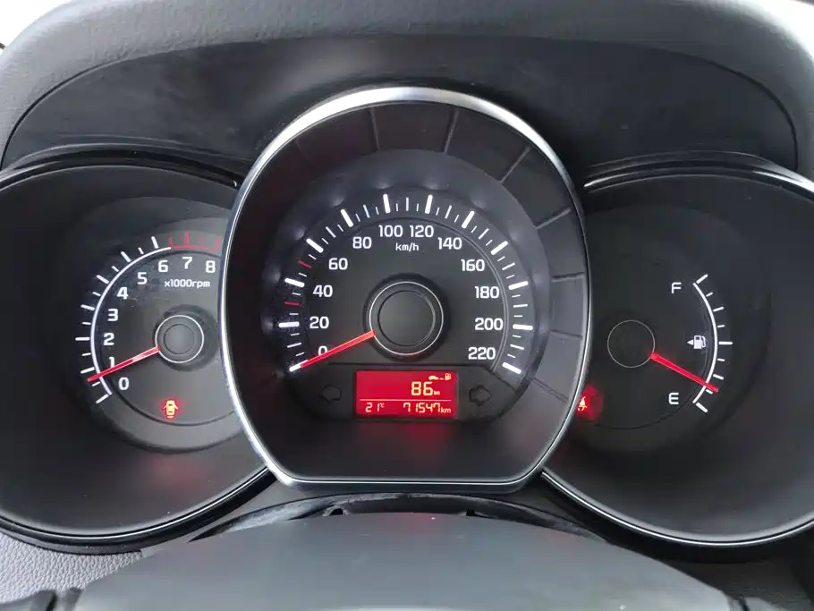 Kia K2 2015 — фото 14