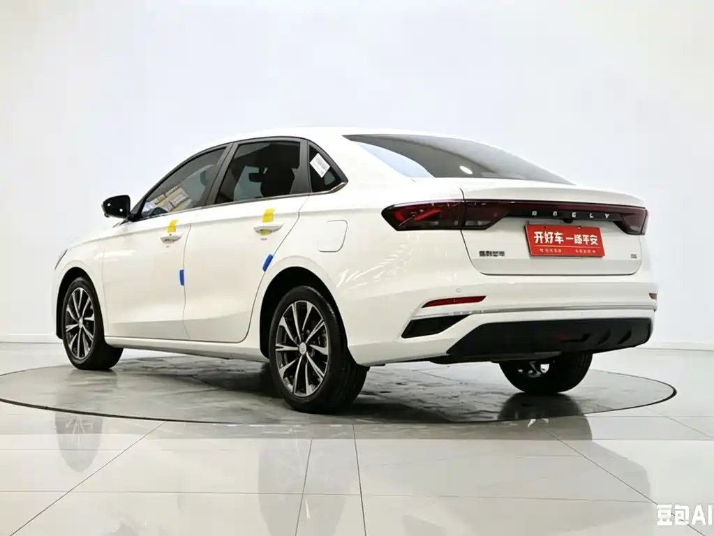 Geely Emgrand 2025 — фото 3