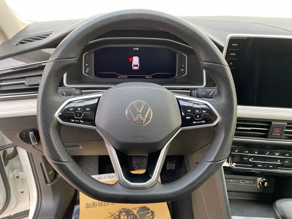 Volkswagen Tiguan L 2023 — фото 8
