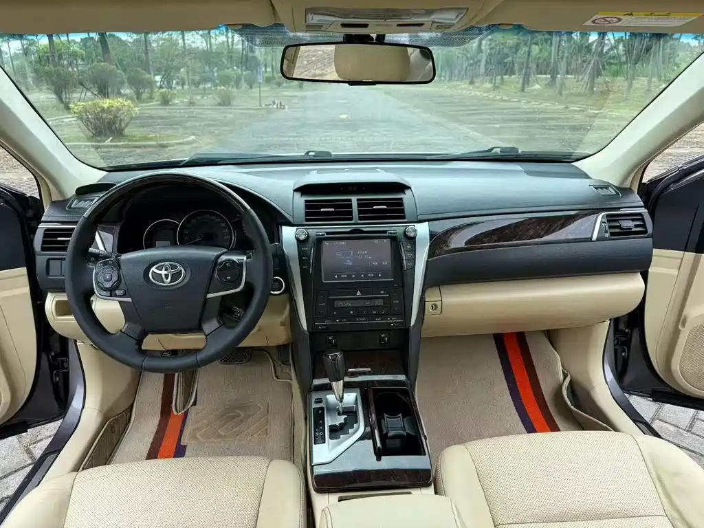 Toyota Camry 2015 — фото 7