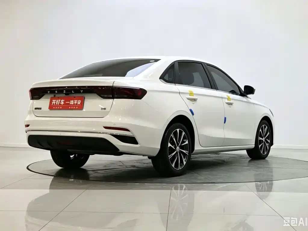 Geely Emgrand 2025 — фото 4