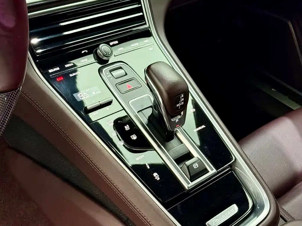 Porsche Panamera 2020 — фото 15