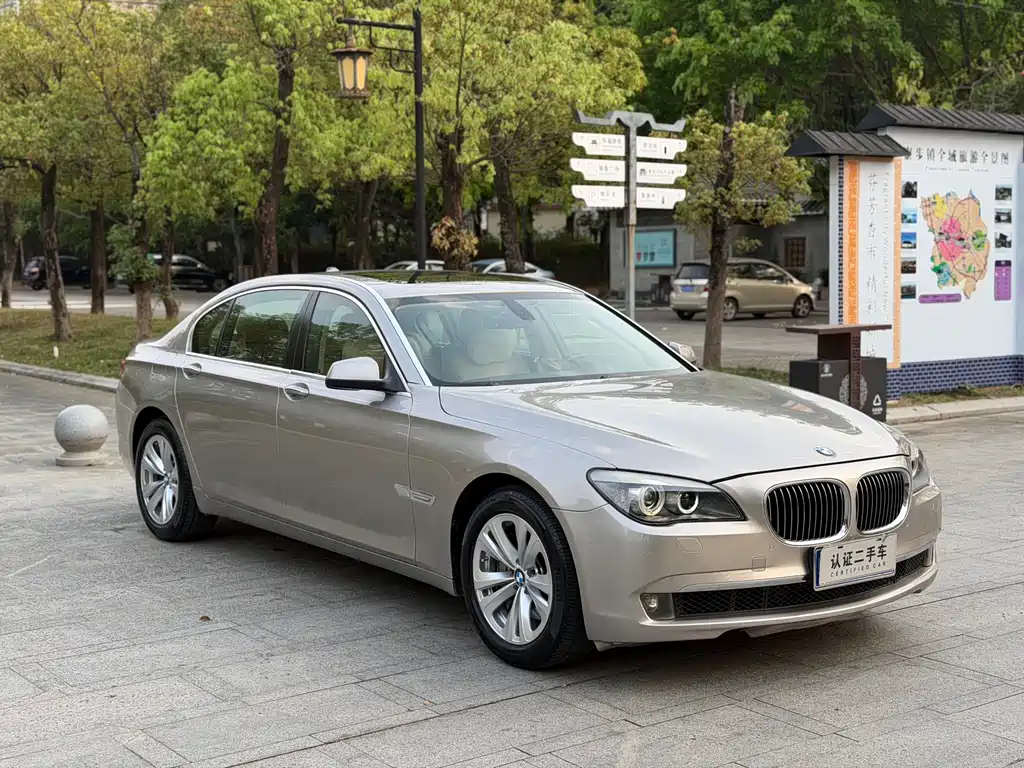 BMW 7 Series 2011 — фото 3