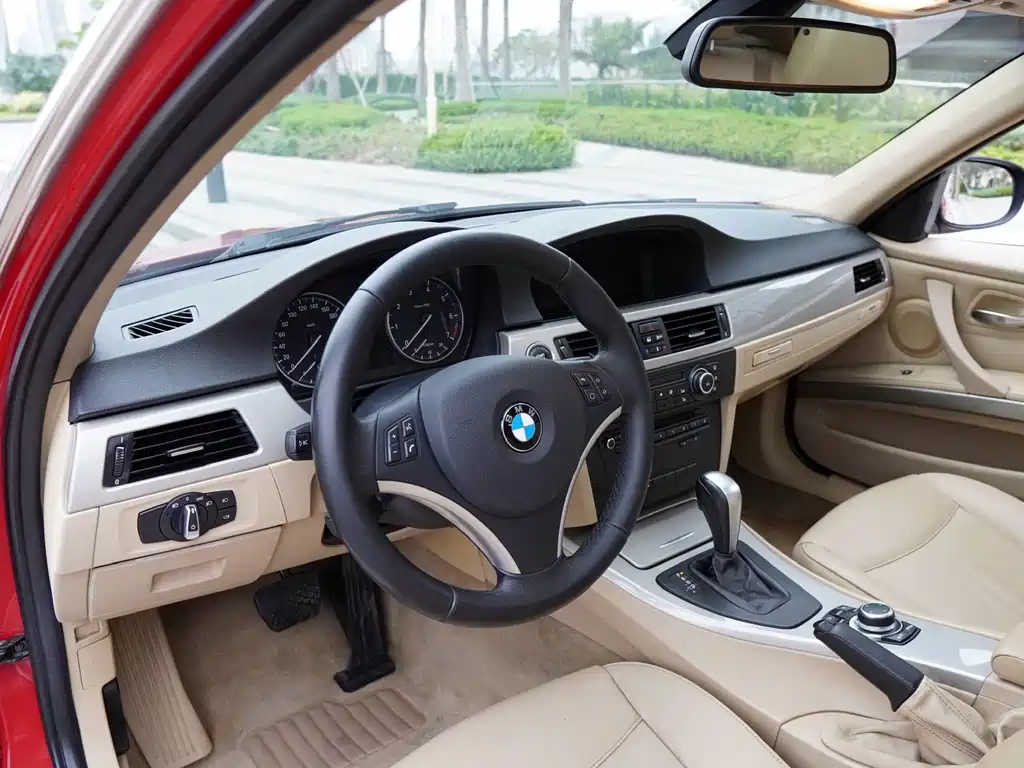 BMW 3 Series 2011 — фото 13