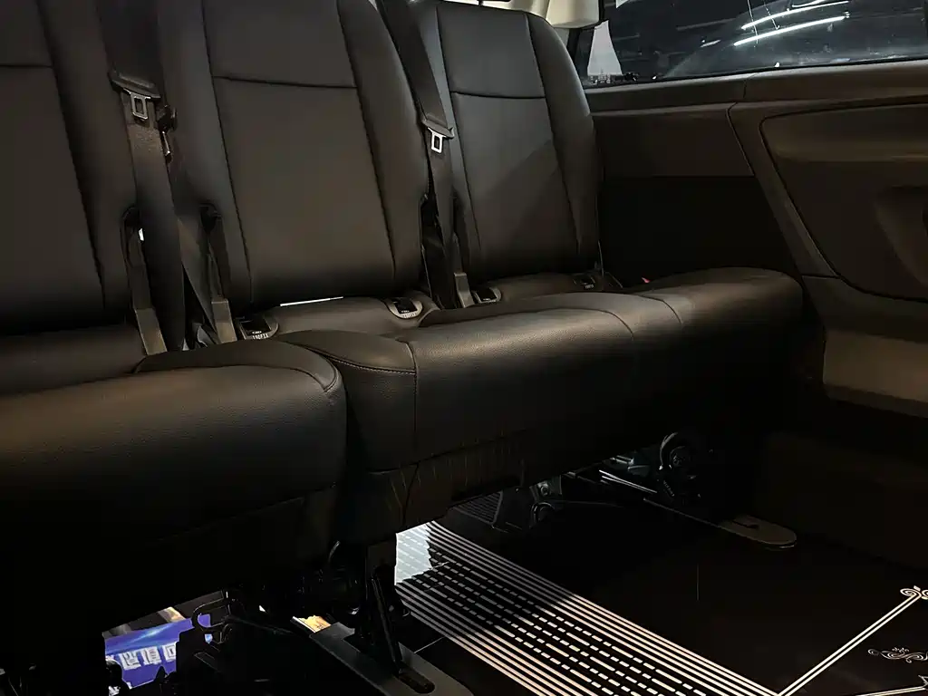 Mercedes-Benz Vito 2023 — фото 13
