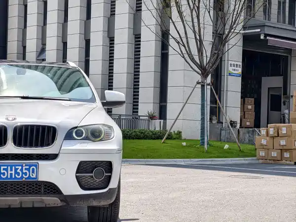 BMW X6 2011