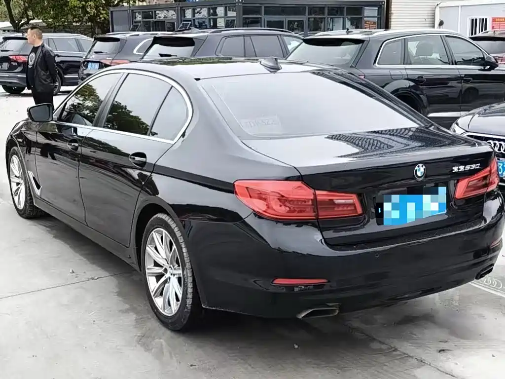 BMW 5 Series 2017 — фото 7