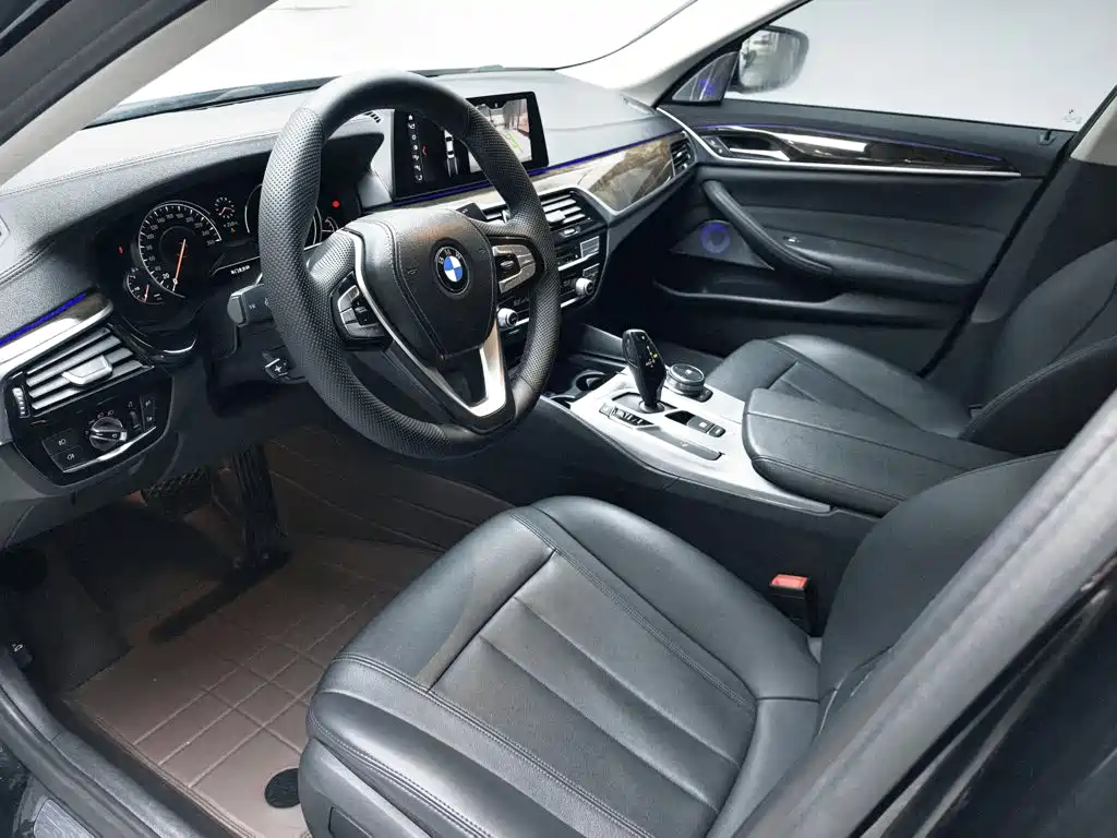 BMW 5 Series 2018 — фото 14