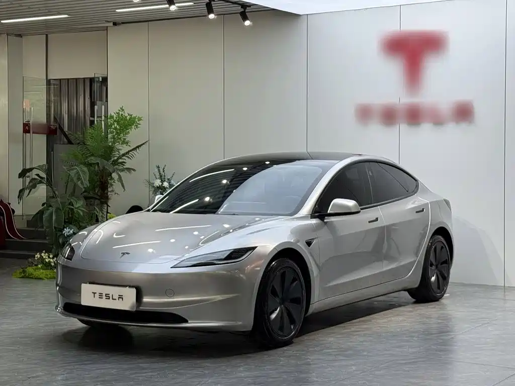 Tesla Model 3 2025 — фото 1