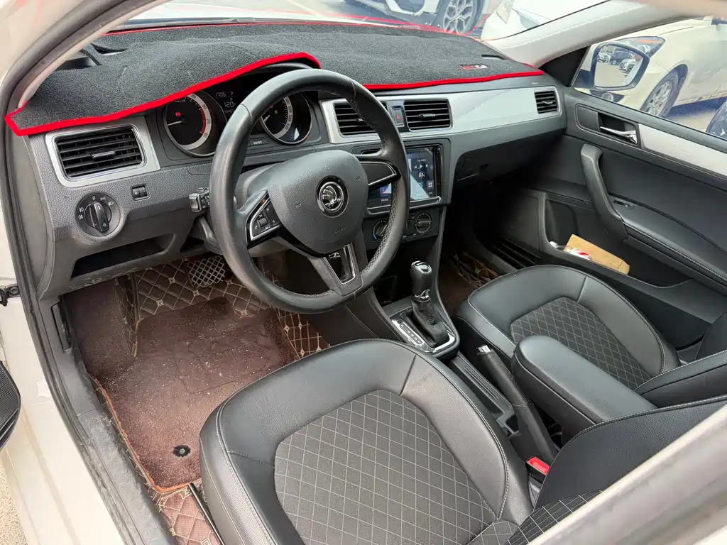 Skoda Rapid Spaceback 2018 — фото 3
