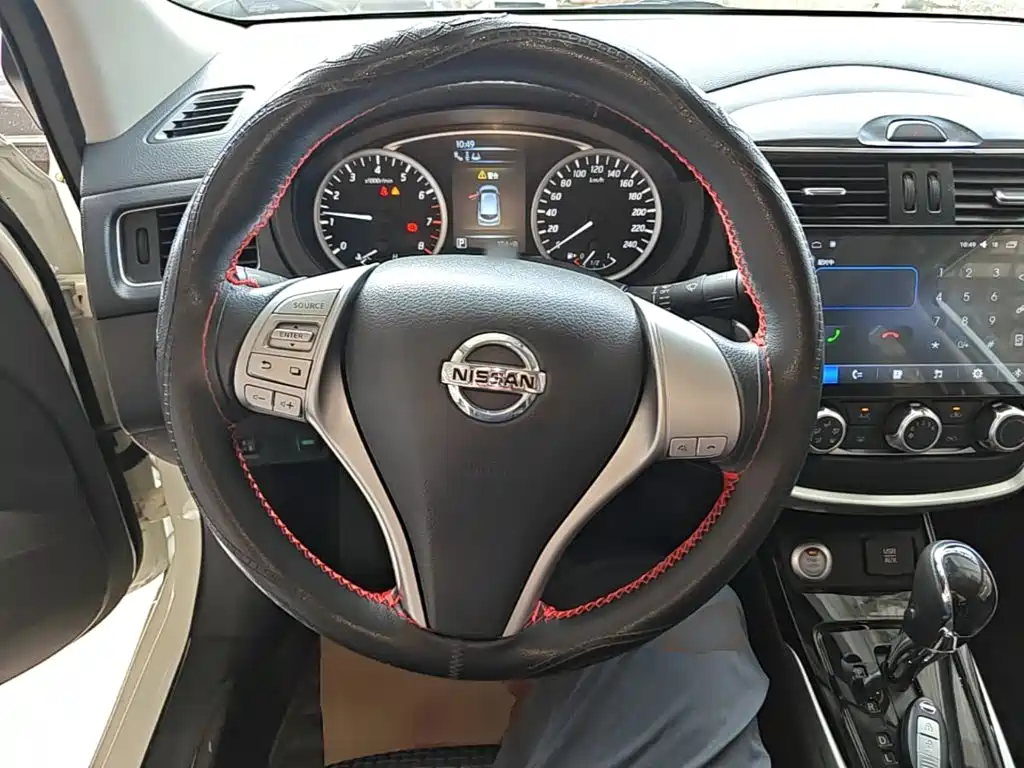 Nissan Tiida 2017 — фото 11