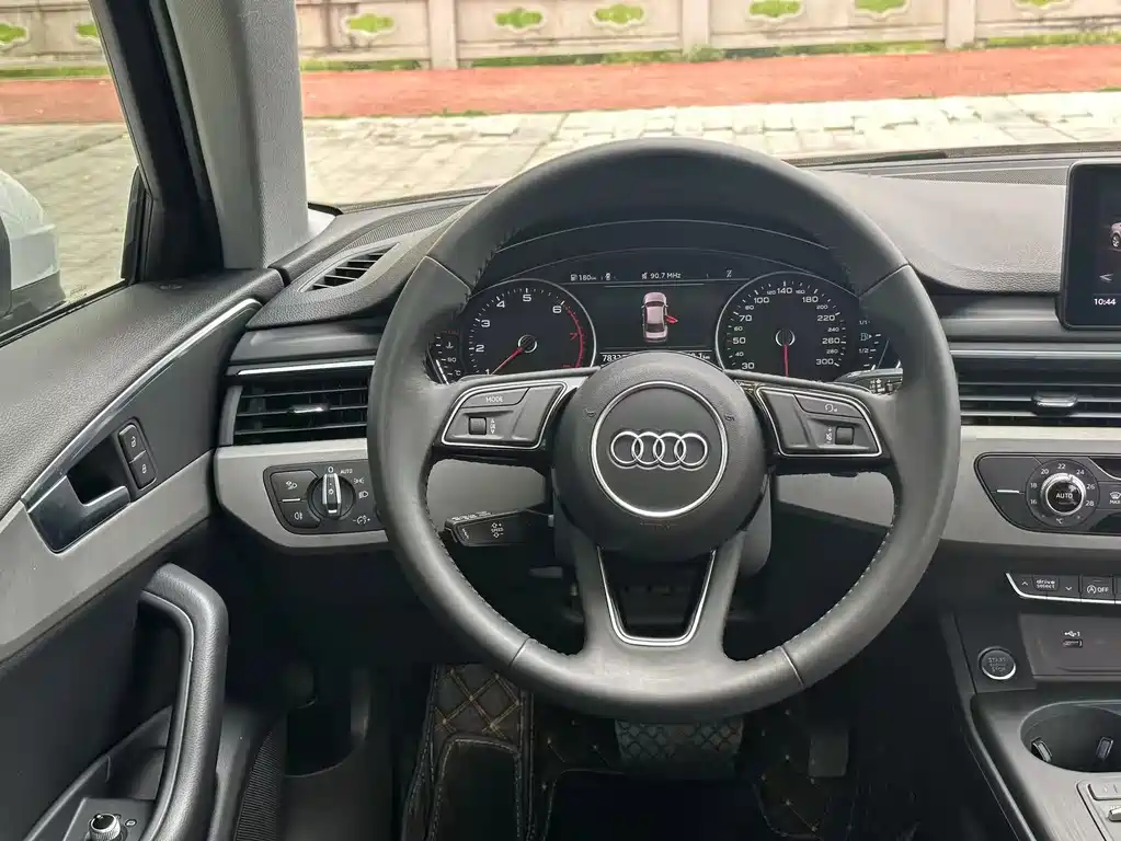 Audi A4L 2018 — фото 10
