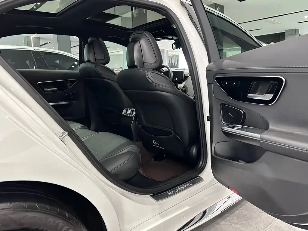 Mercedes-Benz C-Class 2023