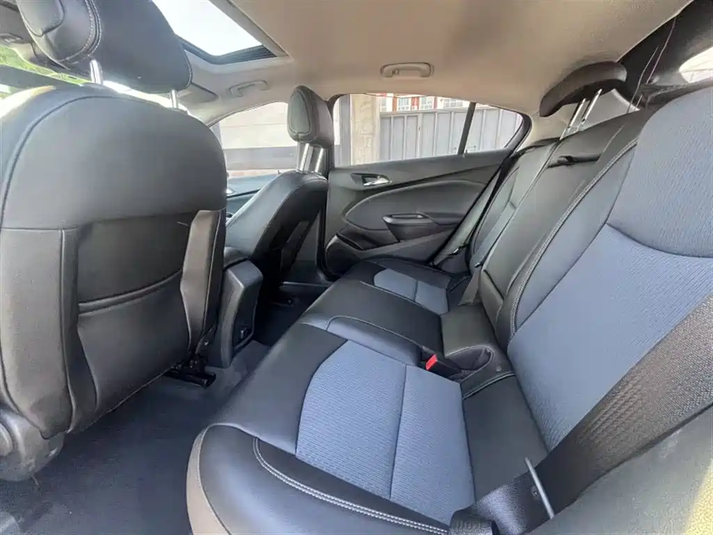 Chevrolet Cruze 2018 — фото 12