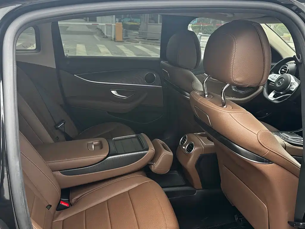 Mercedes-Benz E-Class 2020 — фото 11