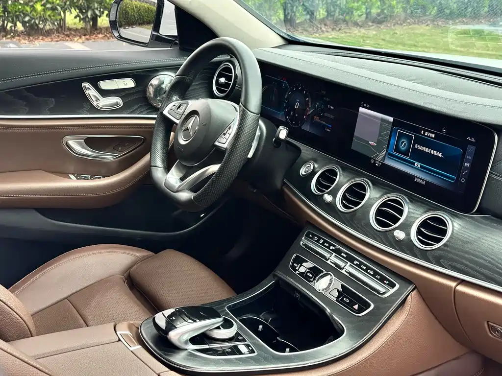 Mercedes-Benz E-Class 2018 — фото 15