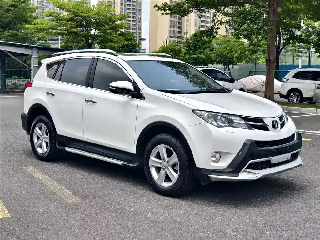 Toyota RAV4 2015 — фото 6