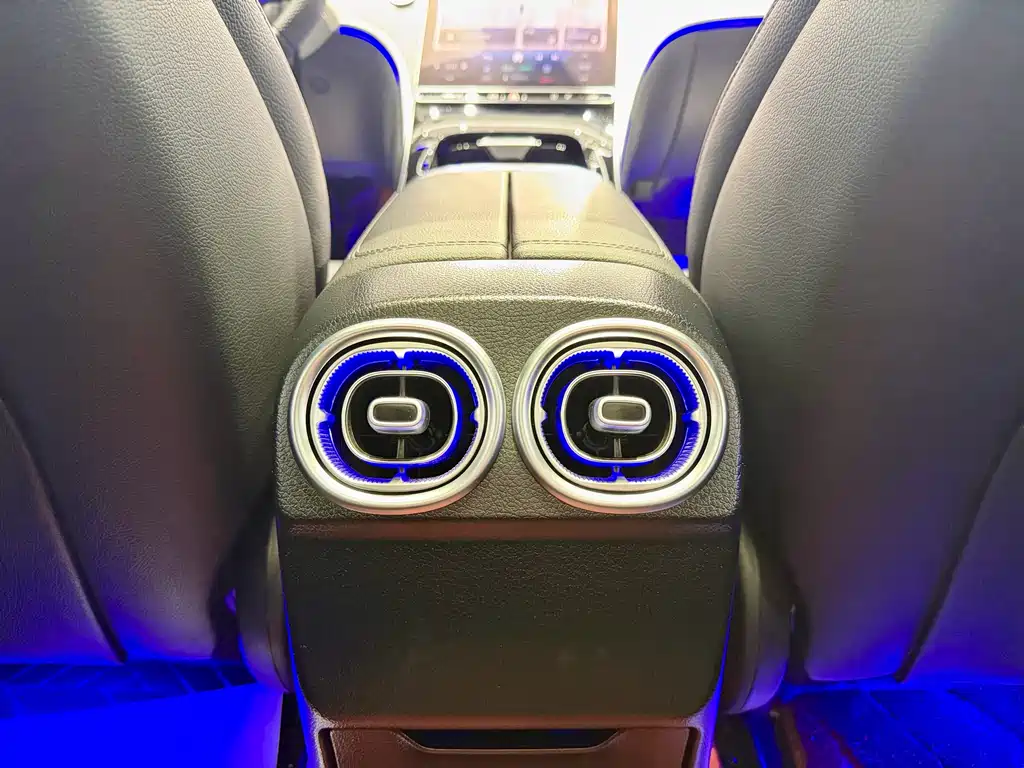 Mercedes-Benz C-Class 2023 — фото 12
