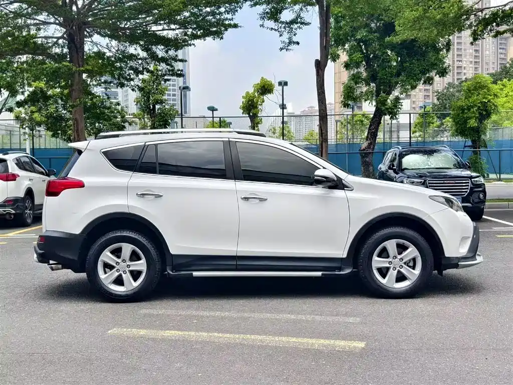 Toyota RAV4 2015 — фото 7