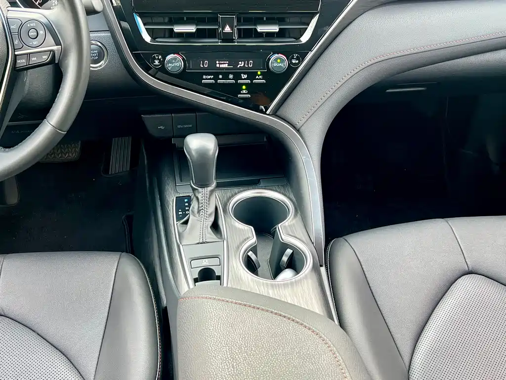 Toyota Camry 2021 — фото 14