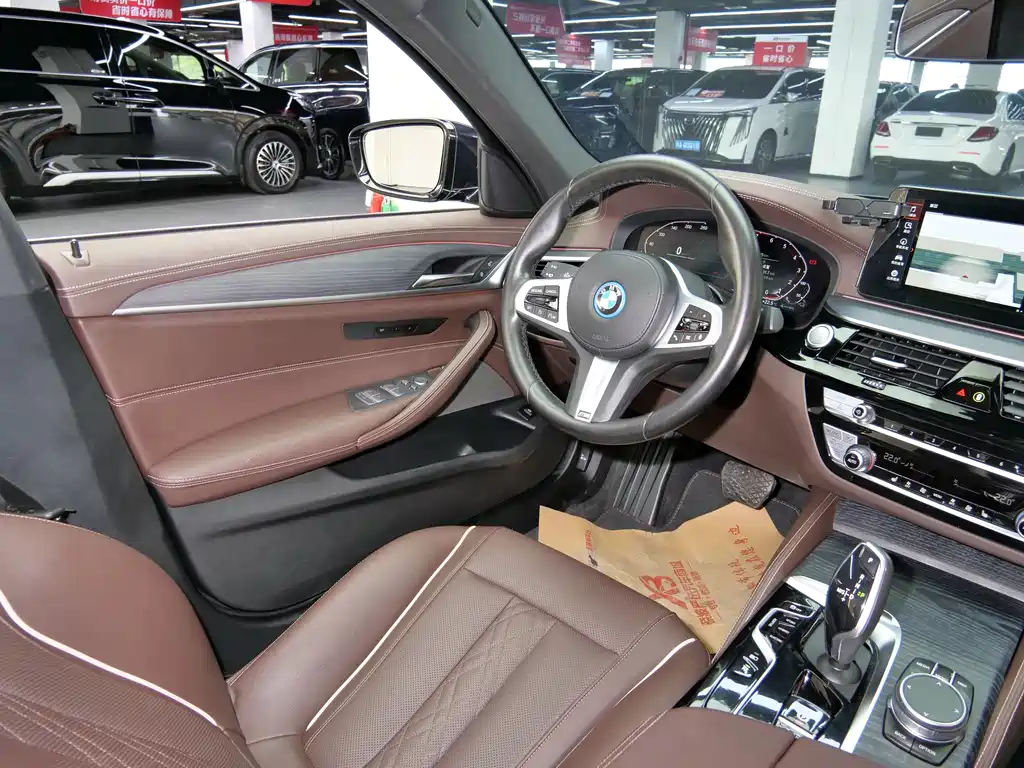 BMW 5 Series New Energy 2022 — фото 14