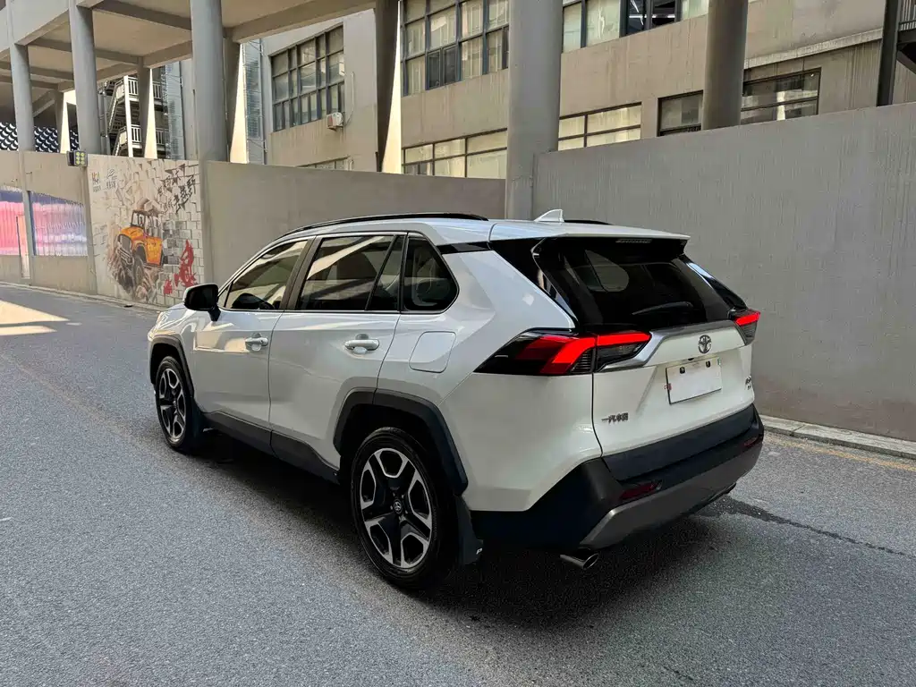 Toyota RAV4 2020 — фото 4