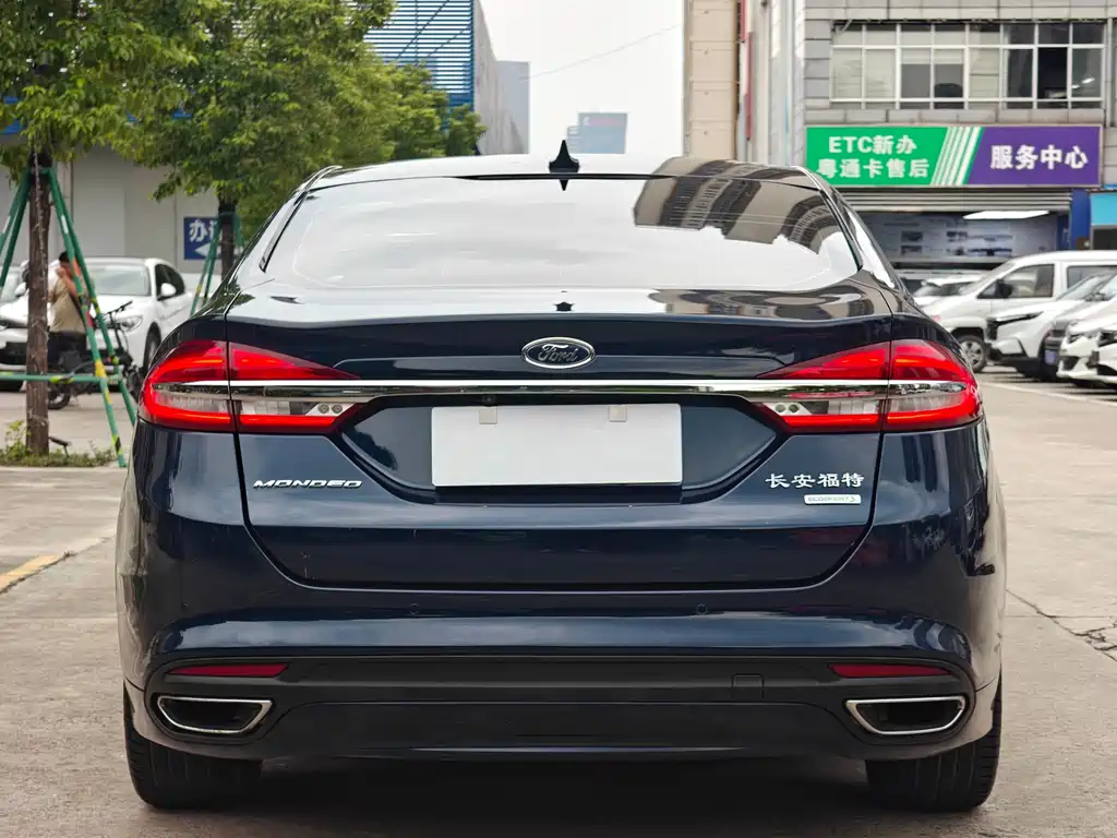 Ford Mondeo 2018 — фото 17