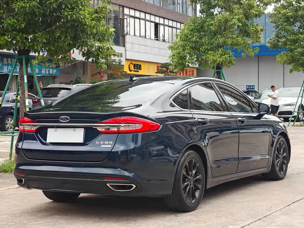 Ford Mondeo 2018 — фото 16