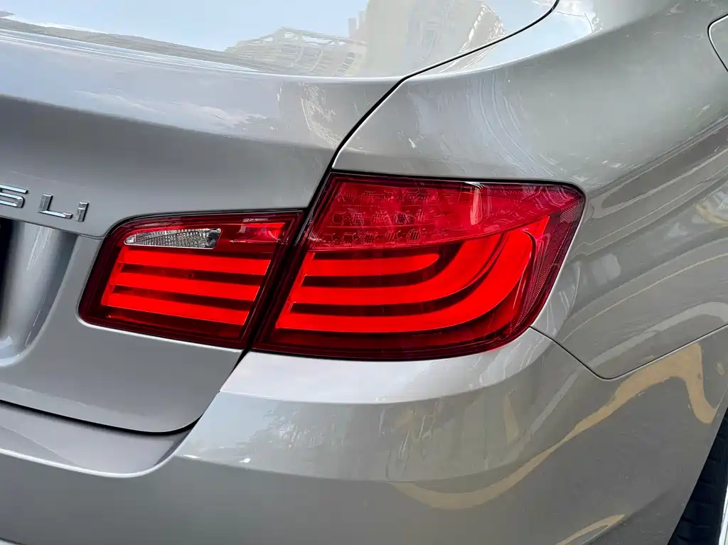 BMW 5 Series 2012 — фото 23