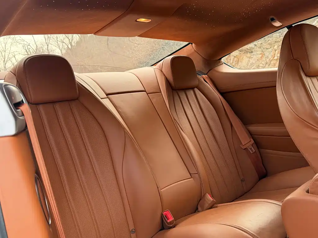 Bentley Continental 2015 — фото 10