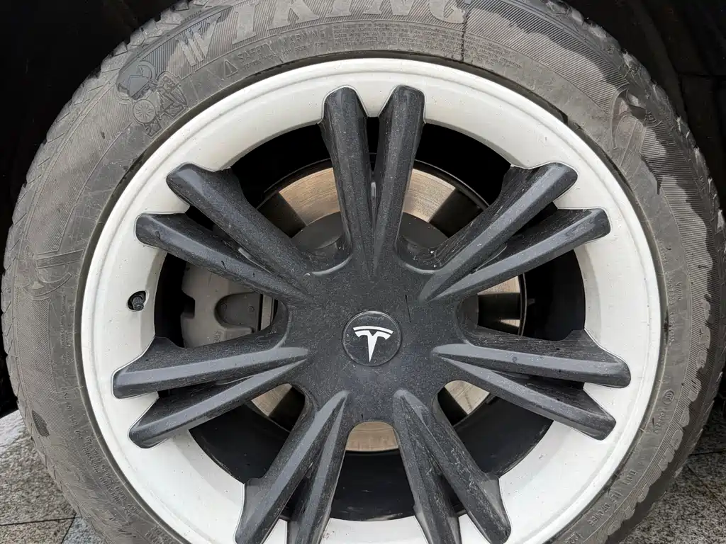Tesla Model Y 2023 — фото 24
