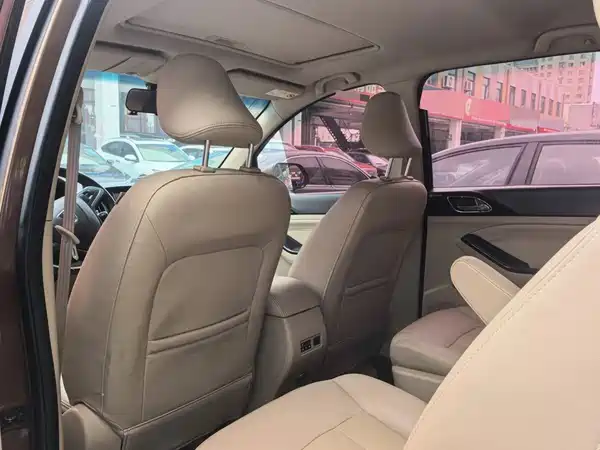 Baojun 730 2015