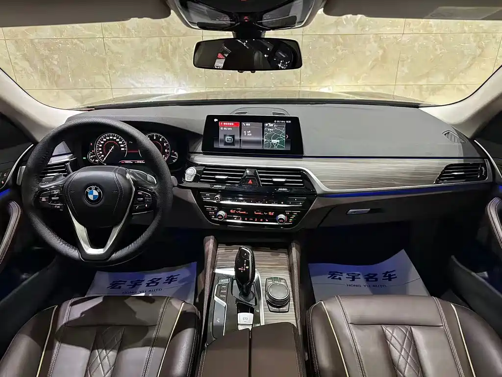 BMW 5 Series 2018 — фото 13