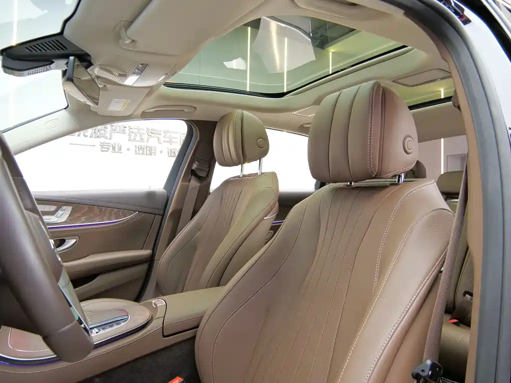 Mercedes-Benz E-Class 2023 — фото 10