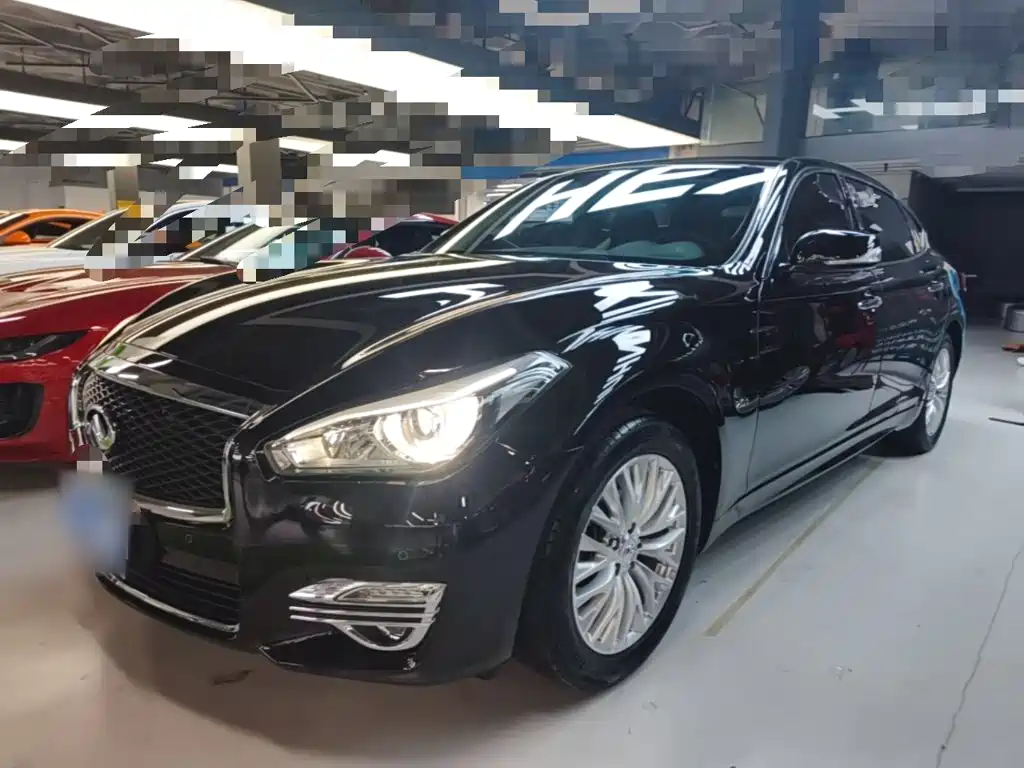Infiniti Q70 2020