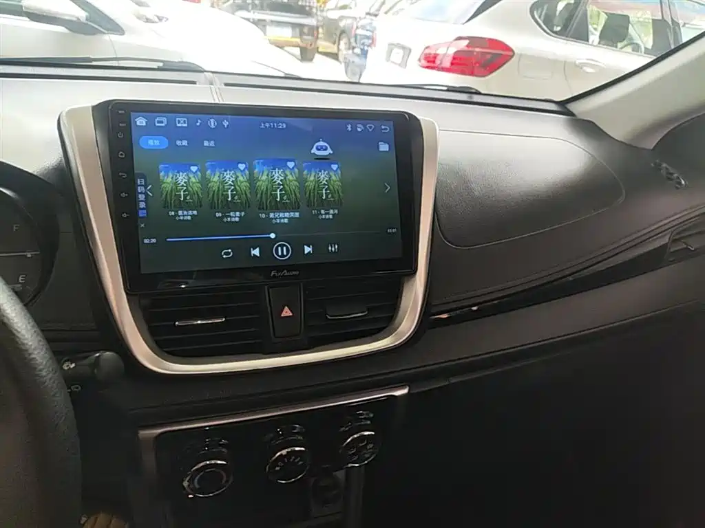 Toyota Yaris L 2021 — фото 13