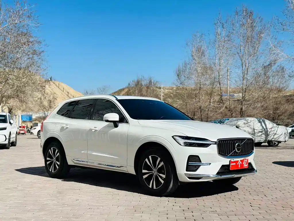 Volvo XC60 2023 — фото 3