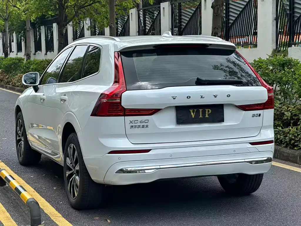 Volvo XC60 2023 — фото 9