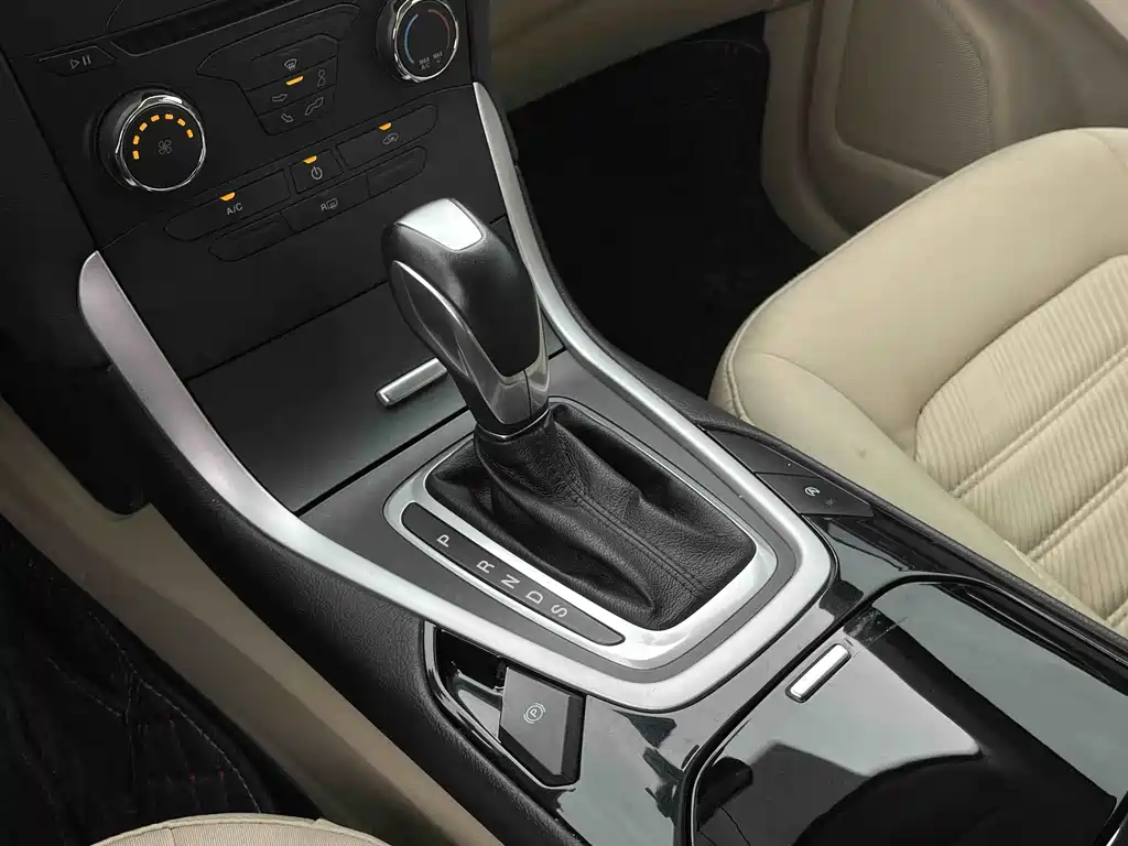 Ford Edge 2019 — фото 13