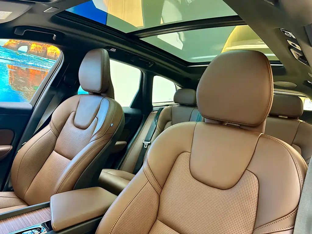 Volvo XC60 PHEV 2024 — фото 17