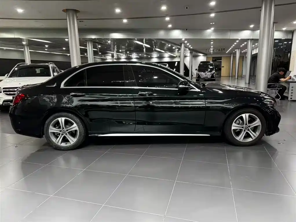 Mercedes-Benz C-Class 2019 — фото 7