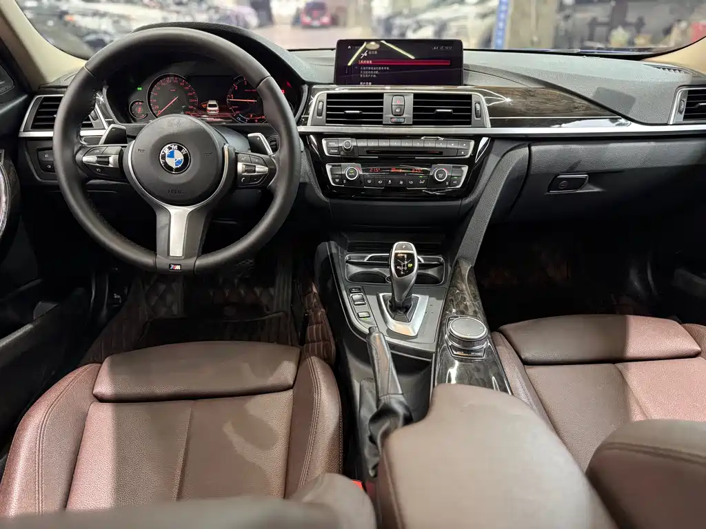 BMW 3 Series 2018 — фото 17