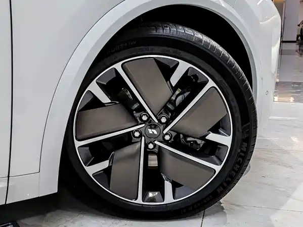 Li Auto L9 2025