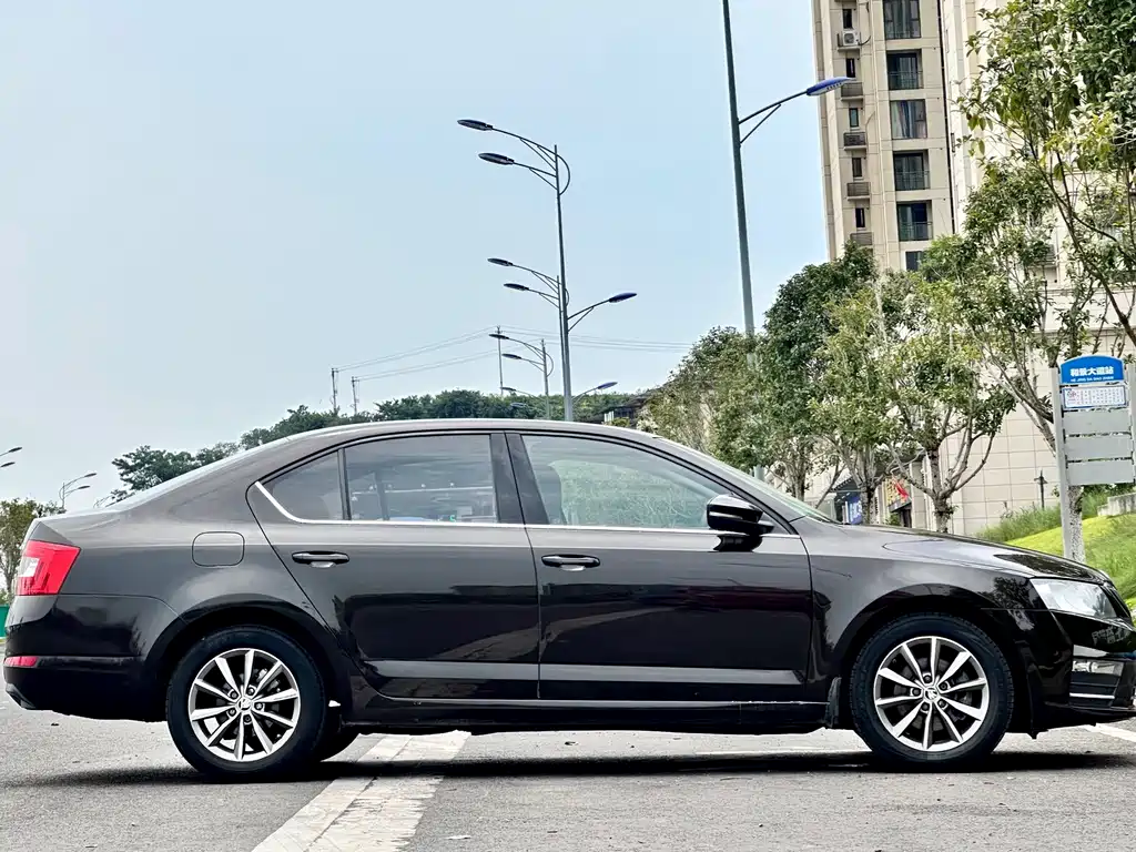 Skoda Octavia 2017 — фото 10