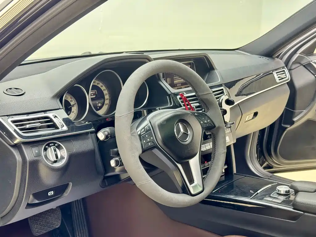 Mercedes-Benz E-Class 2013 — фото 15